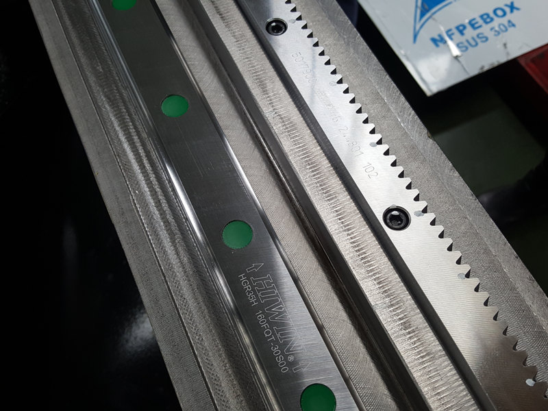 Máy cắt ống Laser 1500W cần bán Máy cắt ống Laser và máy cắt kim loại 1.5KW