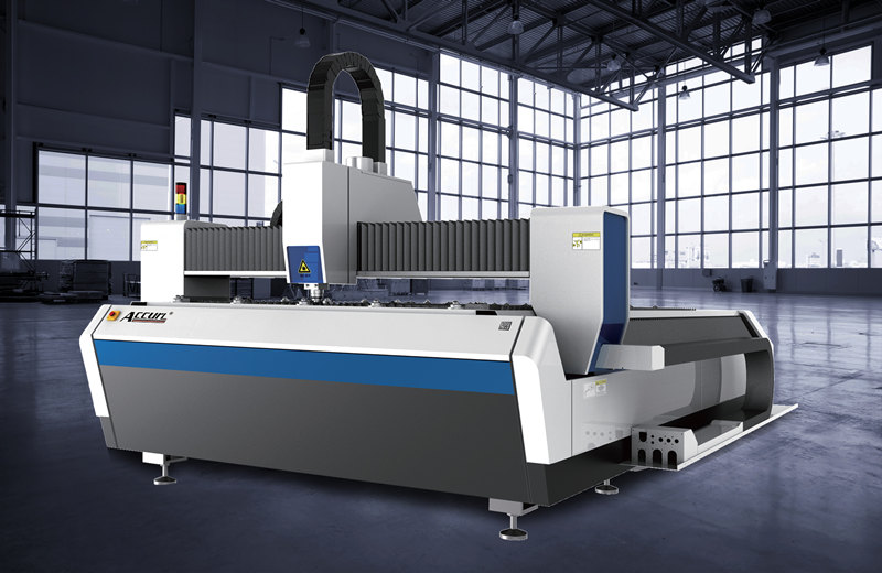 Cần bán Máy cắt Laser 700W bằng thép cắt kim loại 1500x3000mm